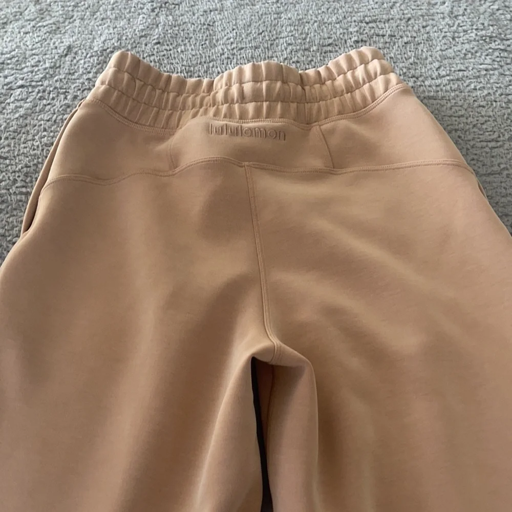 Lululemon Soft Ambitions High Rise Crop Beech Wood size 2
